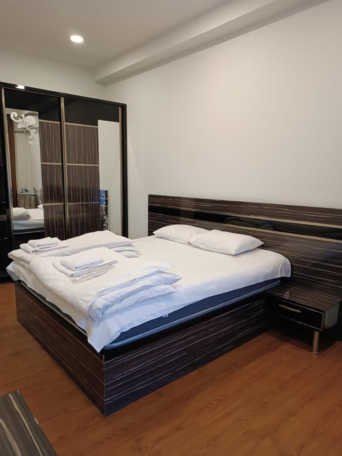 Rent Inn Yerevan On Buzand Street Exterior photo